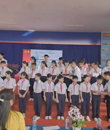 Trung tâm Giáo dục Bán trú Thảo Nguyên Xanh đồng hành cùng học sinh nghèo vượt khó tại Dĩ An