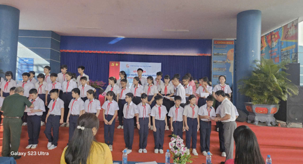 Trung tâm Giáo dục Bán trú Thảo Nguyên Xanh đồng hành cùng học sinh nghèo vượt khó tại Dĩ An