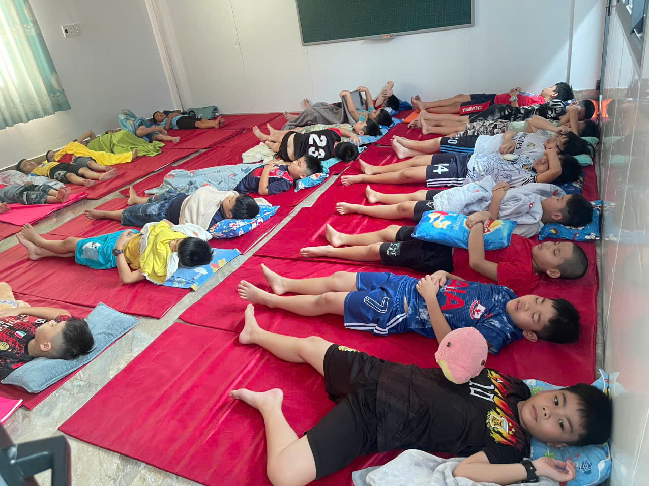 NGỦ TRƯA CỦA BÉ