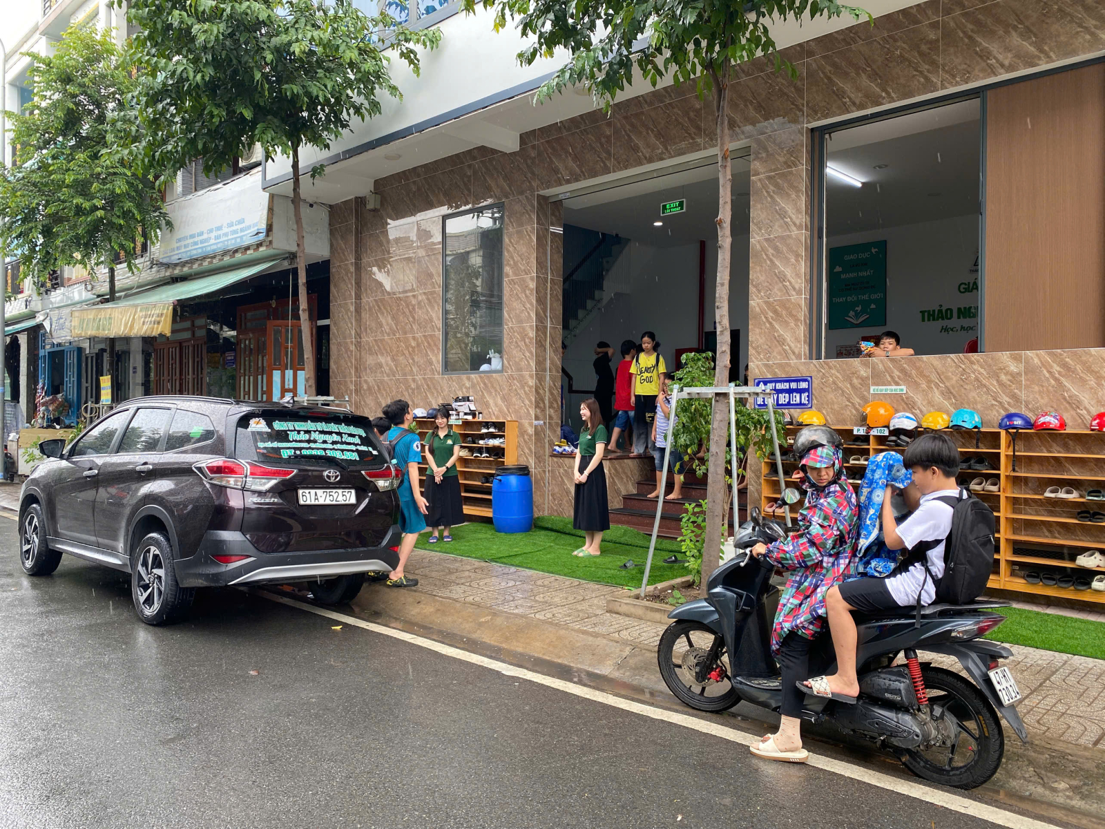 ĐƯA ĐÓN HỌC SINH