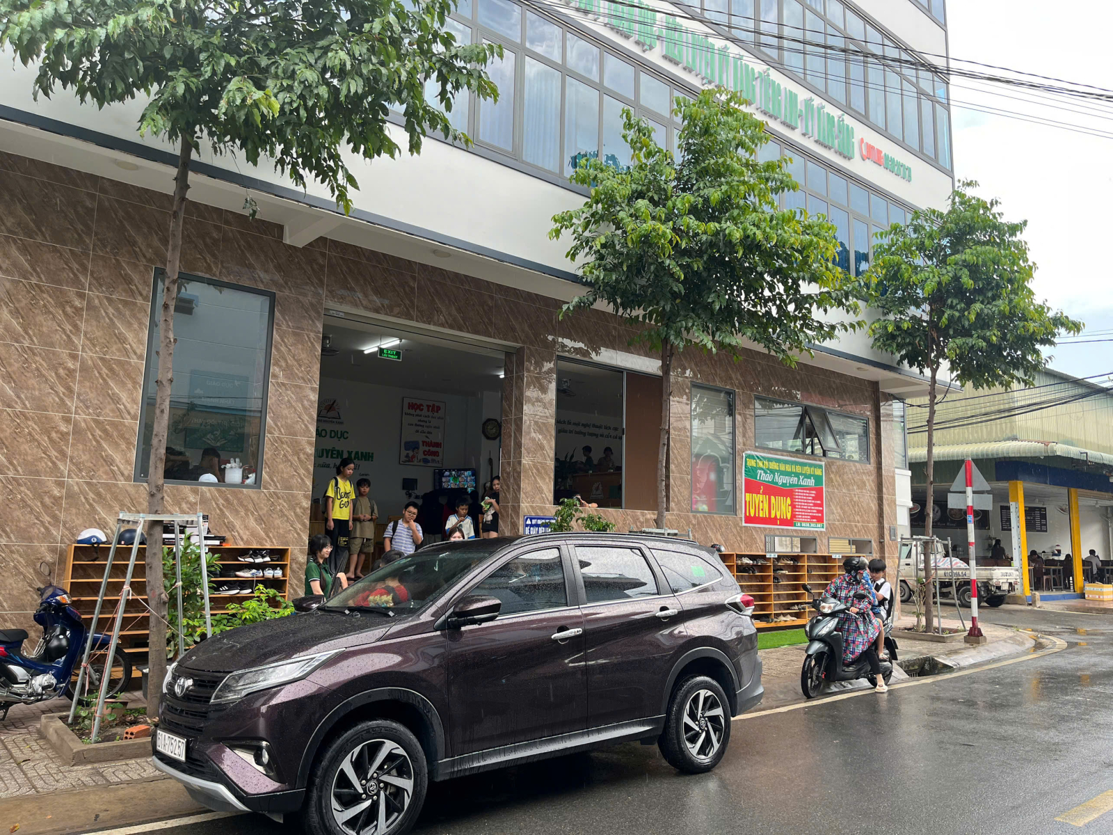 ĐƯA ĐÓN HỌC SINH