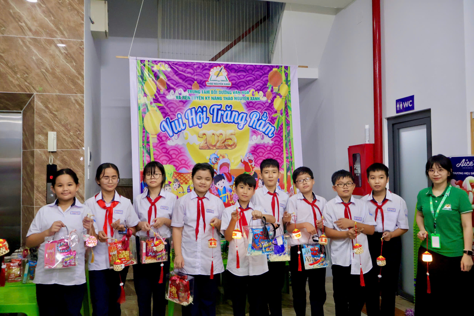 VUI HỘI TRĂNG RẰM